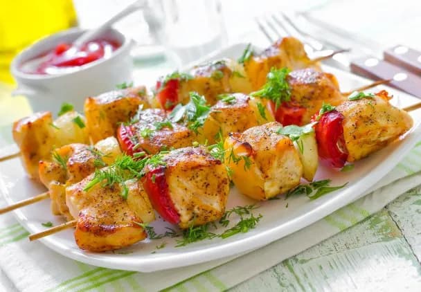 Szaszłyki na grilla Kwestia Smaku – wyjątkowe przepisy na lato