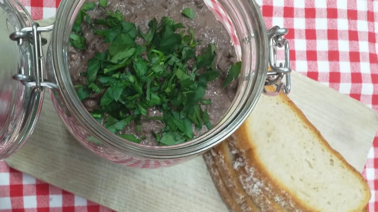 Jak zrobić pasztet z wątróbki - prosty przepis na domowy smakołyk