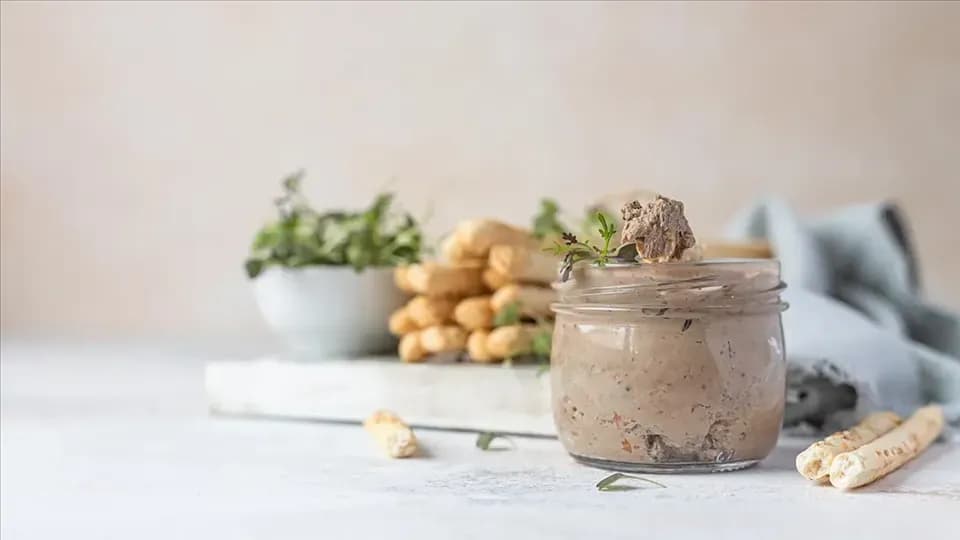 Jak zrobić pasztet pieczony - prosty przepis na smakowity domowy przysmak