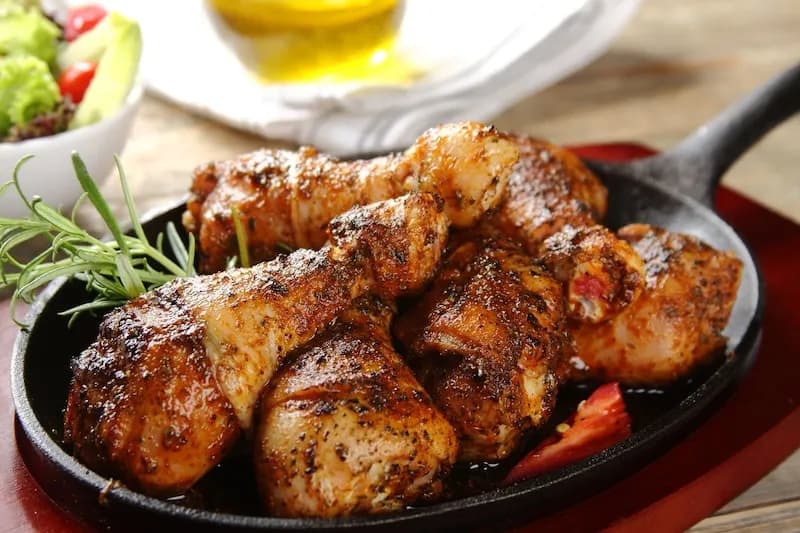 Jak zrobić chrupiące pałki z kurczaka w piekarniku - proste triki