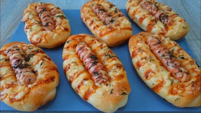 Pyszna kiełbasa w cieście - łatwy przepis na wyjątkową przekąskę