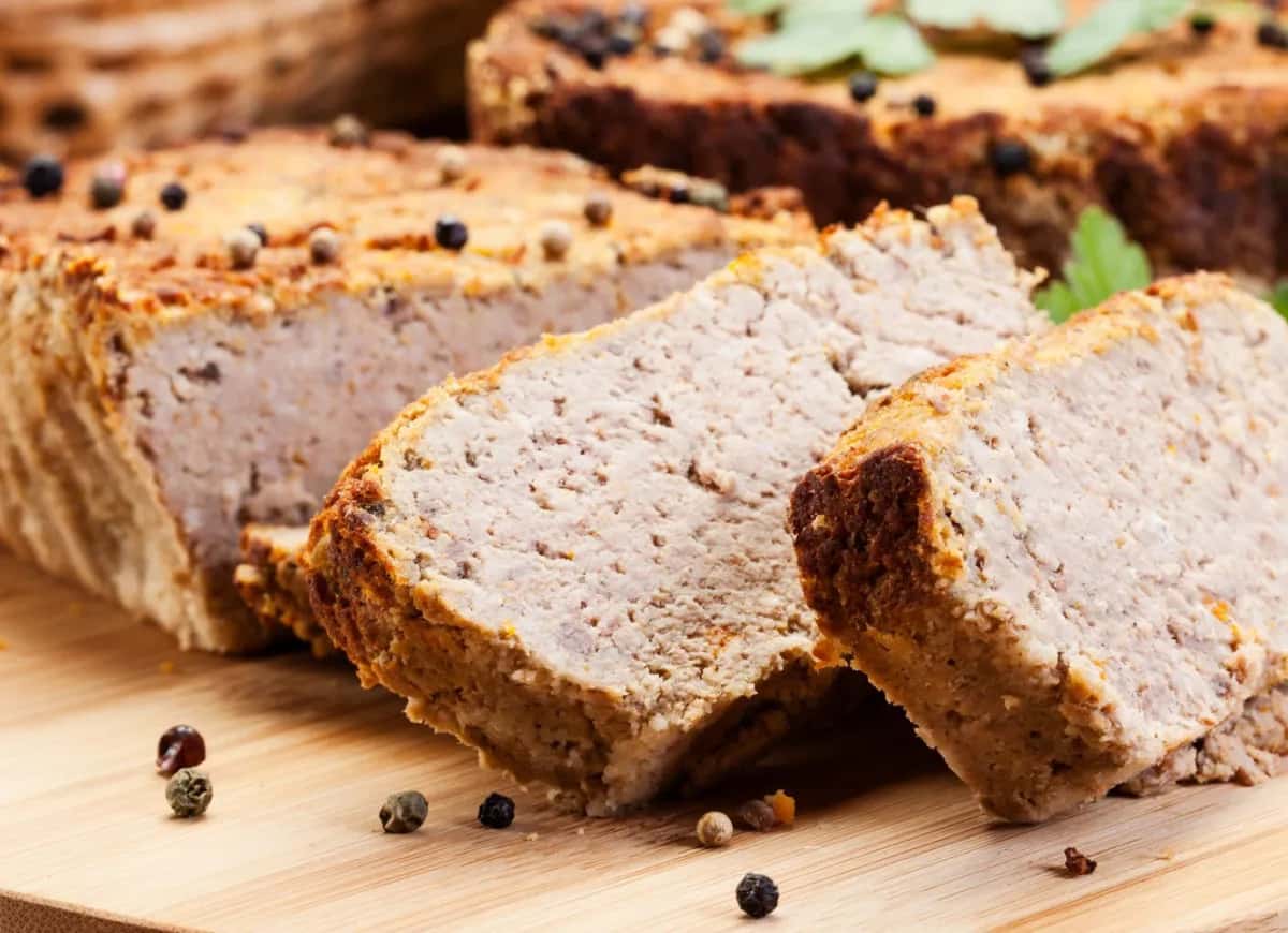 Ile piec pasztet wieprzowy, aby był soczysty i idealnie upieczony?