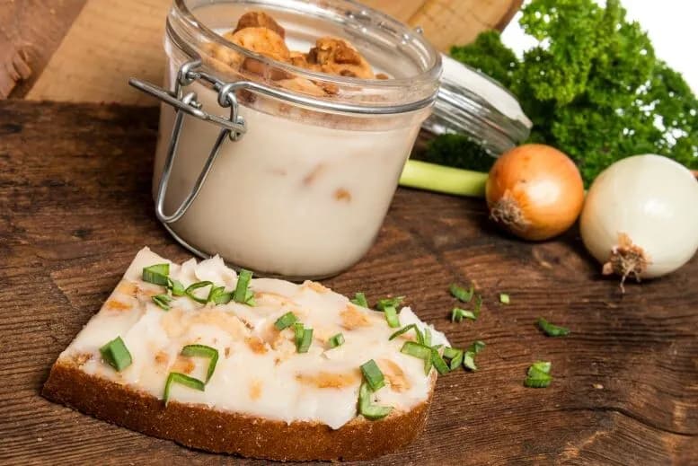 Jak zrobić skwarki do smalcu - proste przepisy i najczęstsze błędy